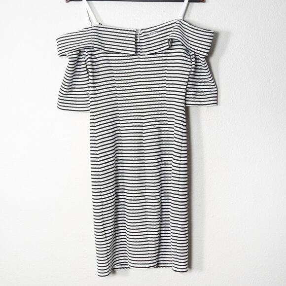 NEW Guess Women’s Dress Medium Minimal Coastal Preppy Monochrome Stripe Bodycon - Picture 2 of 9